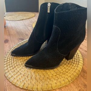 Marc Fisher 8.5 black suede ankle boots